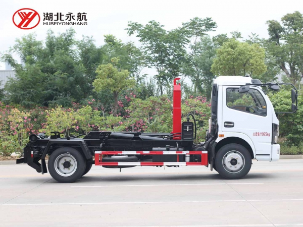 东风凯普特钩臂垃圾车