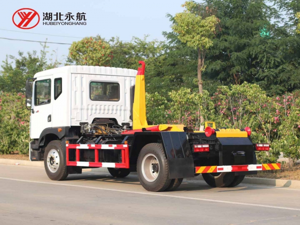 东风多利卡D9钩臂垃圾车