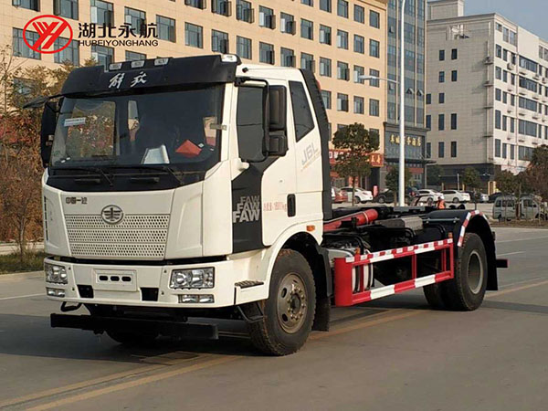 一汽解放J6L钩臂垃圾车