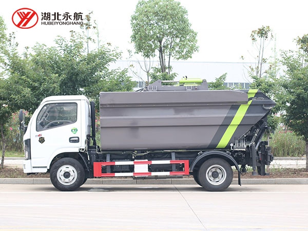 东风小多利卡高位自装卸式垃圾车