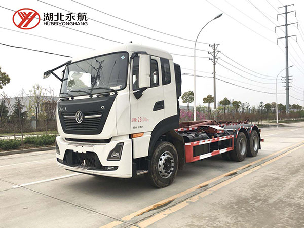 东风天龙后双桥钩臂垃圾车