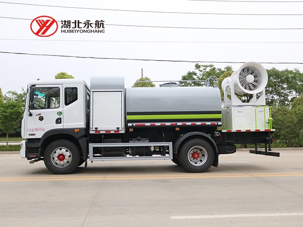   东风多利卡D9抑尘车