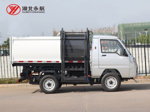 德力纯电动侧装垃圾车