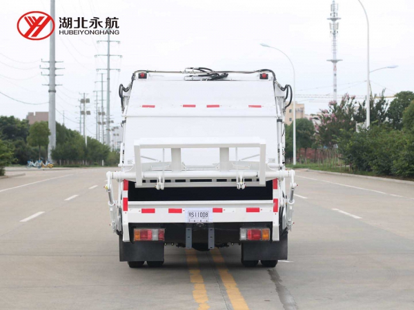 五十铃(600P)6方压缩式垃圾车