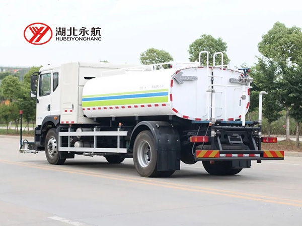 东风华神纯电动路面清洗车