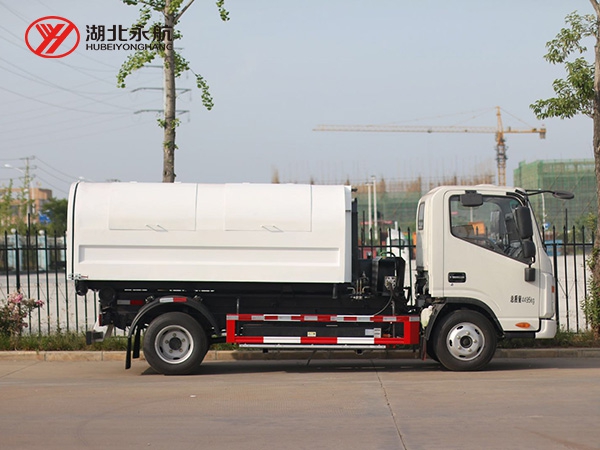 德力纯电动钩臂垃圾车