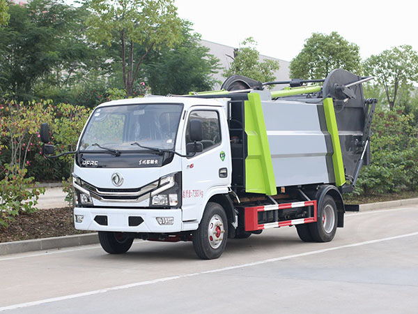 东风小多利卡7方无泄漏压缩式垃圾车