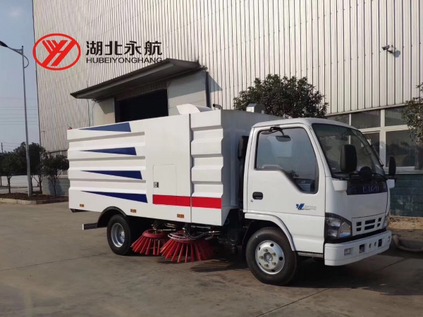 庆铃扫路车