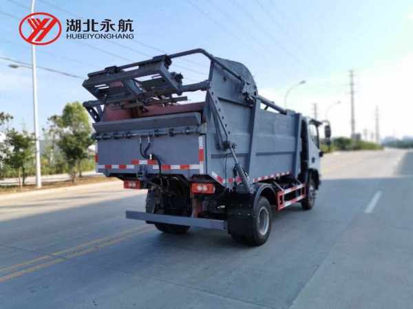 福田欧马可7方无泄漏压缩式垃圾车