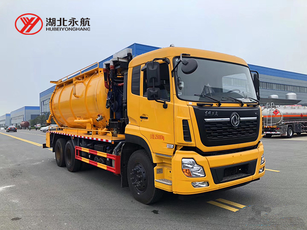 东风天龙吸污车