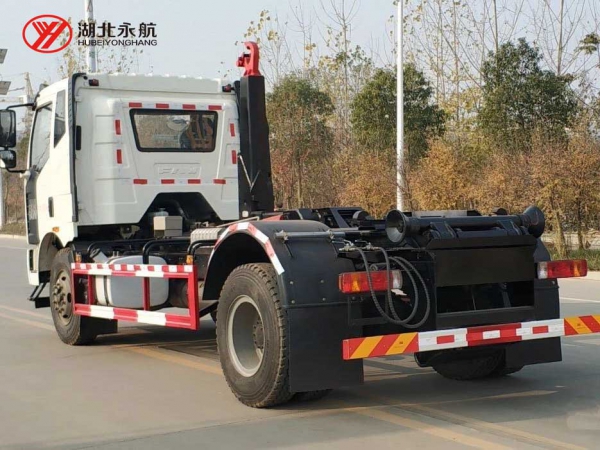 一汽解放J6L钩臂垃圾车