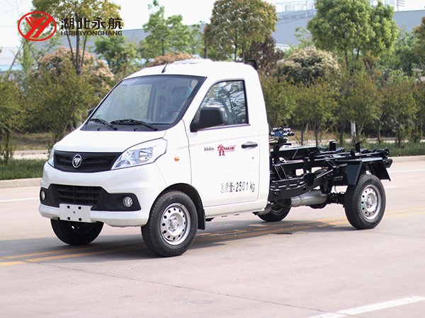 福田祥菱钩臂垃圾车