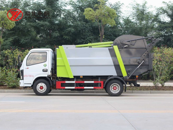 东风小多利卡7方无泄漏压缩式垃圾车