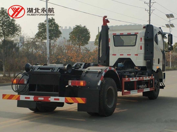 一汽解放J6L钩臂垃圾车