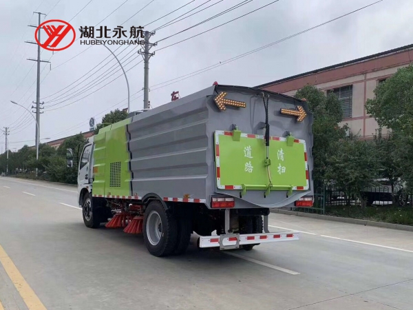 东风大多利卡扫路车