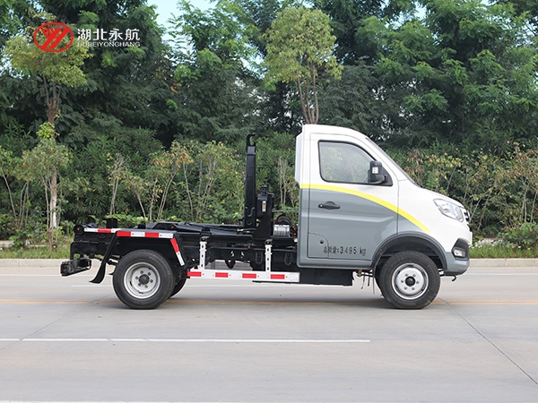 东风小卡纯电动钩臂垃圾车