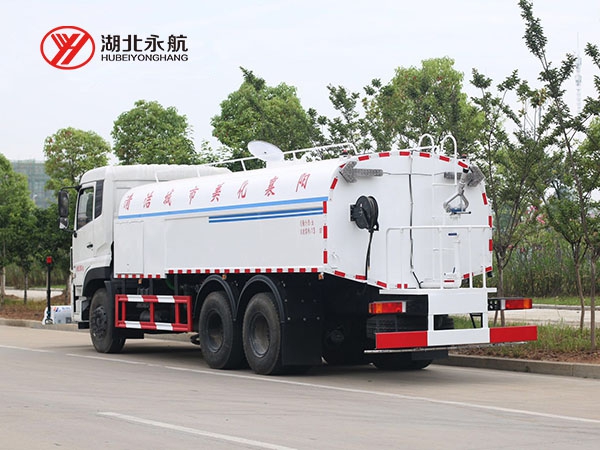 东风天龙路面清洗车