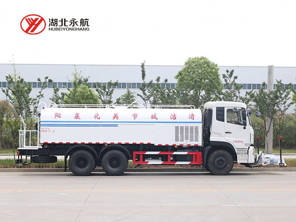 东风天龙路面清洗车