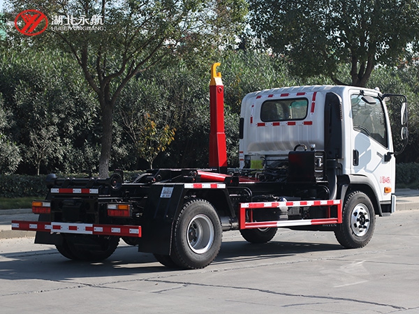 大运钩臂垃圾车