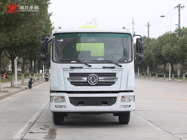 东风多利卡D9吸污车