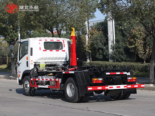 大运钩臂垃圾车