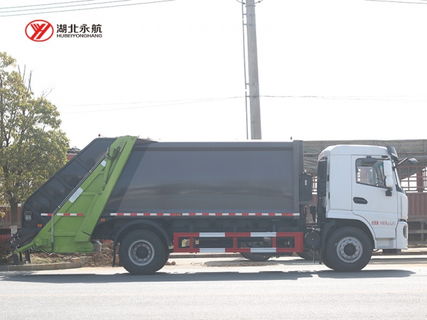 陕汽轩德翼六14方压缩式垃圾车