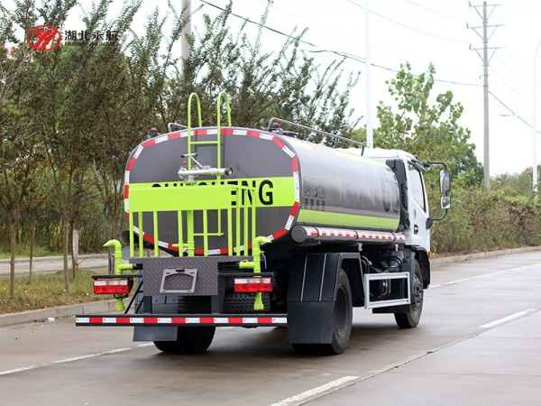 东风福瑞卡洒水车