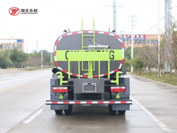 东风福瑞卡洒水车