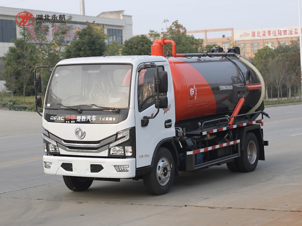 东风小多利卡吸污车