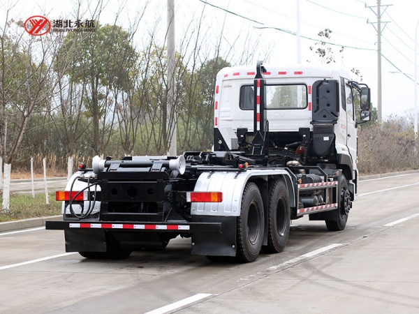 东风天龙(天然气)钩臂垃圾车