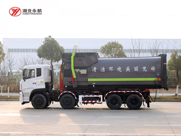 东风天龙8*4钩臂垃圾车