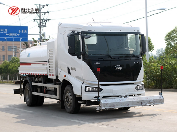 比亚迪T18纯电动路面清洗车