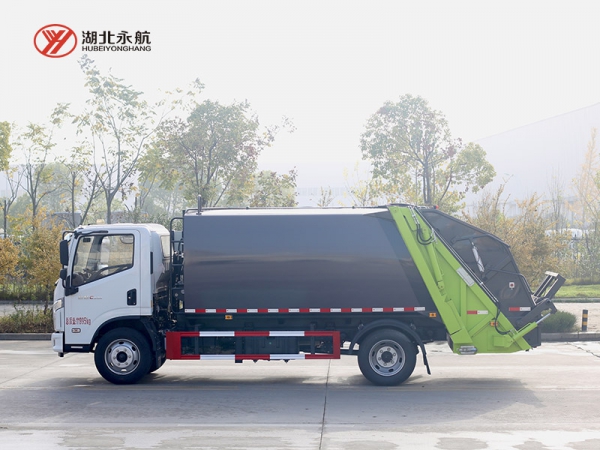 跃进C500 8方压缩式垃圾车