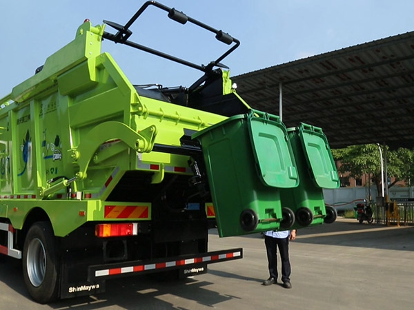 高位无泄漏压缩式垃圾车