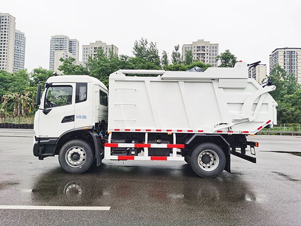 高位无泄漏压缩式垃圾车